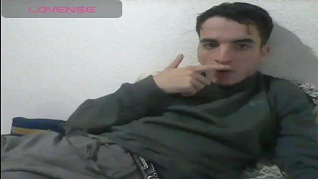 Snapshot of Tombgy07 chatting on 02-14-25, 08:15 Tombgy07 online show from 02-14-25, 08:15