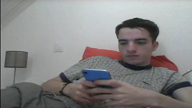 Snapshot of Tombgy07 chatting on 02-19-25, 08:52 Tombgy07 online show from 02-19-25, 08:52