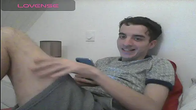 Snapshot of Tombgy07 chatting on 02-25-25, 08:19 Tombgy07 online show from 02-25-25, 08:19