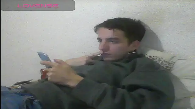 Snapshot of Tombgy07 chatting on 03-10-25, 08:01 Tombgy07 online show from 03-10-25, 08:01