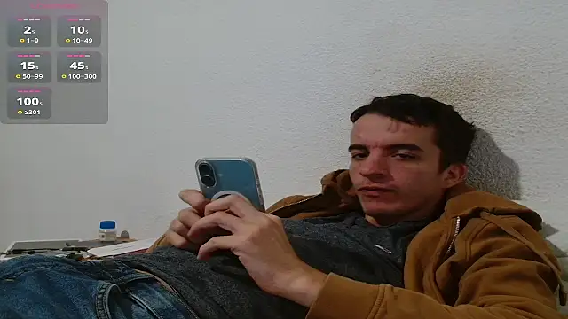 Snapshot of Tombgy07 chatting on 09-26-25, 07:40 Tombgy07 online show from 09-26-25, 07:40