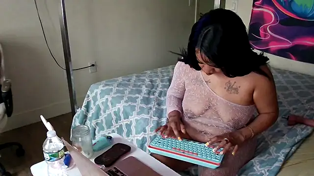 Snapshot of YasmineMinaj chatting on 07-15-26, 06:35 YasmineMinaj online show from 07-15-26, 06:35
