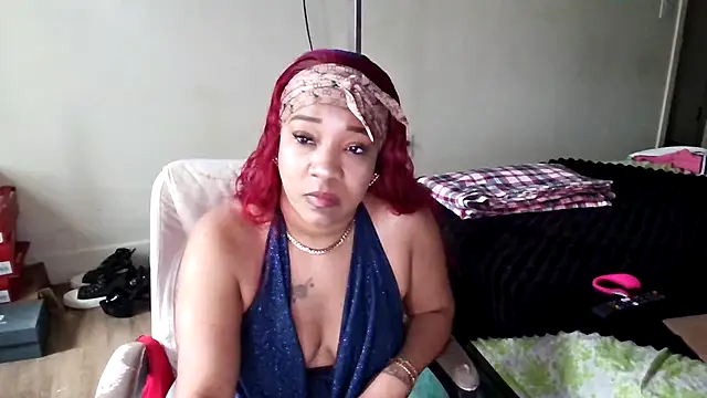 Snapshot of YasmineMinaj chatting on 07-28-26, 04:39 YasmineMinaj online show from 07-28-26, 04:39