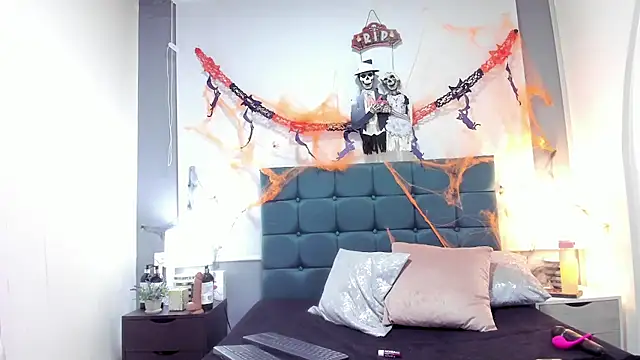 charlott lens online show from 10-30-25, 03:46