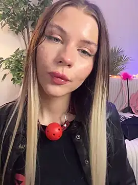 Snapshot of KittyKatyDream chatting on 02-03-25, 07:31 KittyKatyDream online show from 02-03-25, 07:31