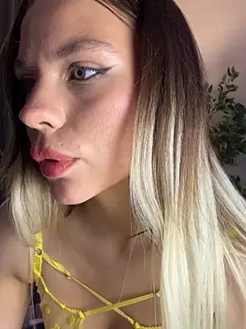 Snapshot of KittyKatyDream chatting on 03-14-25, 12:40 KittyKatyDream online show from 03-14-25, 12:40