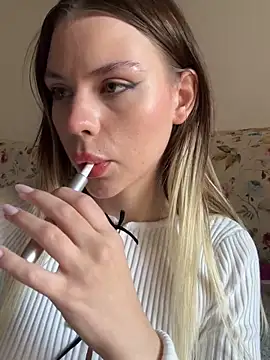 Snapshot of KittyKatyDream chatting on 03-21-25, 03:35 KittyKatyDream online show from 03-21-25, 03:35