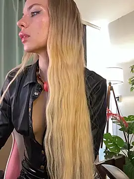 Snapshot of KittyKatyDream chatting on 04-19-26, 01:21 KittyKatyDream online show from 04-19-26, 01:21