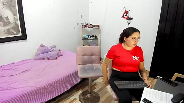  girls on fire  online show from 03-27-26, 10:42