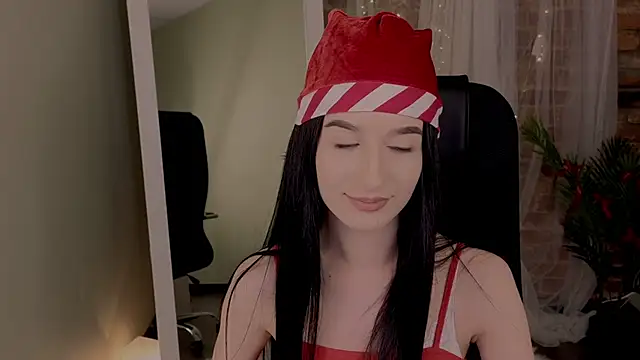 LauraCoy online show from 12-25-24, 03:40