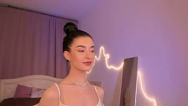 Snapshot of LauraCoy chatting on 07-07-26, 08:13 LauraCoy online show from 07-07-26, 08:13