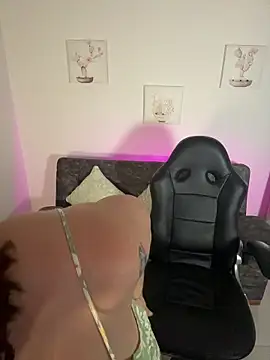 Megan lu2 online show from 11-23-25, 04:23