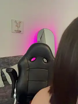 Megan lu2 online show from 12-17-25, 05:13