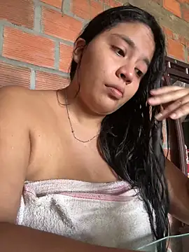 Snapshot of moncerrat_luna chatting on 01-29-25, 07:32 moncerrat luna online show from 01-29-25, 07:32