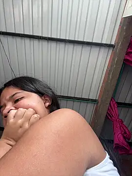 Snapshot of moncerrat_luna chatting on 03-18-25, 01:20 moncerrat luna online show from 03-18-25, 01:20