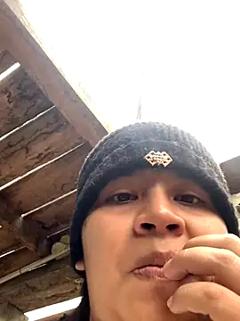 moncerrat luna online show from 11-15-25, 07:32