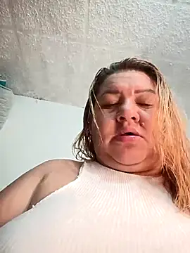 Snapshot of HORNY_MATURE25 chatting on 04-19-26, 05:45 HORNY MATURE25 online show from 04-19-26, 05:45