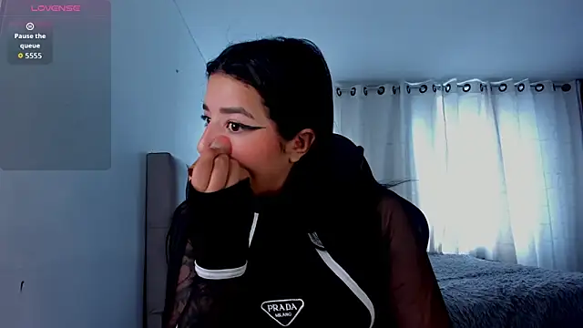 aliice walker  online show from 03-25-26, 02:23