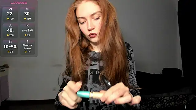 Snapshot of KitsuneRem chatting on 09-24-25, 10:13 KitsuneRem online show from 09-24-25, 10:13