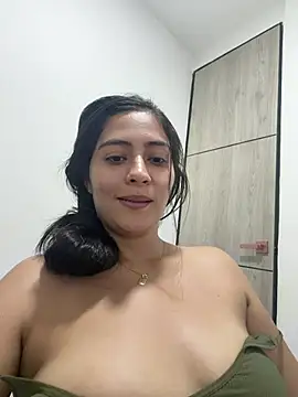 Snapshot of Sophie__Foxxx chatting on 06-15-26, 11:29 Sophie Foxxx online show from 06-15-26, 11:29