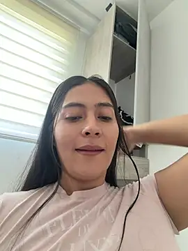 Snapshot of Sophie__Foxxx chatting on 06-28-26, 03:40 Sophie Foxxx online show from 06-28-26, 03:40