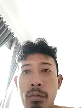 Snapshot of Dwirosebig chatting on 10-30-25, 04:03 Dwirosebig online show from 10-30-25, 04:03