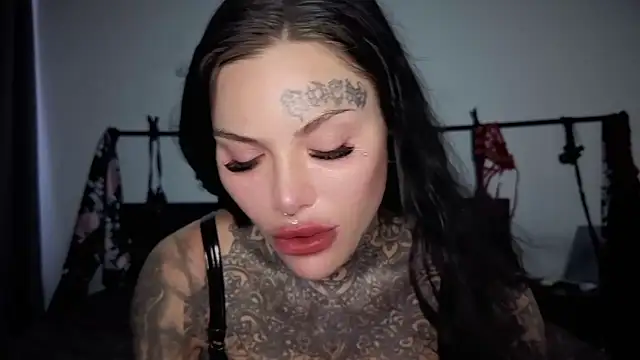 claudiacvc95 online show from 04-18-26, 08:18