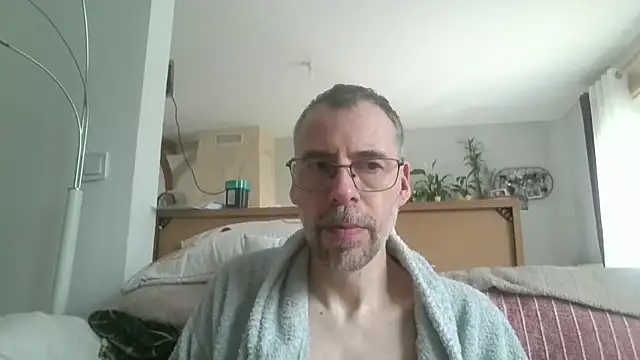 ptitcanard60600 online show from 05-10-26, 02:55
