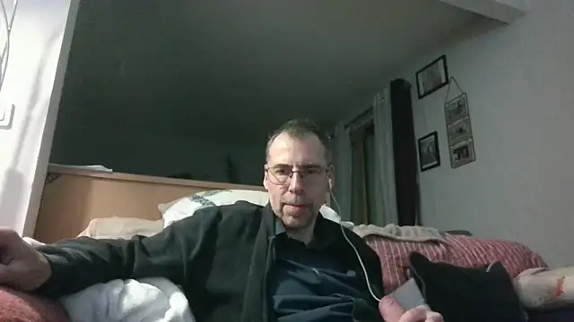 ptitcanard60600 online show from 05-18-26, 09:53