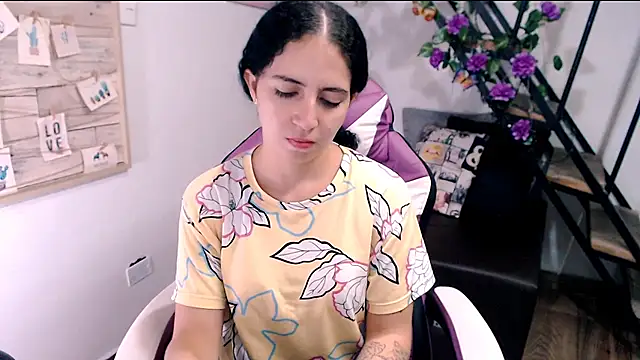 Snapshot of samantha_baby_ chatting on 04-18-26, 06:23 samantha baby online show from 04-18-26, 06:23