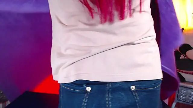 IsabelaLatina online show from 10-23-25, 06:17