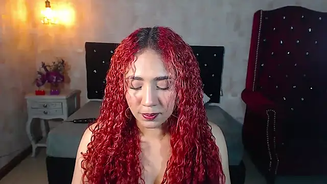 Snapshot of IsabelaLatina chatting on 06-15-26, 02:25 IsabelaLatina online show from 06-15-26, 02:25