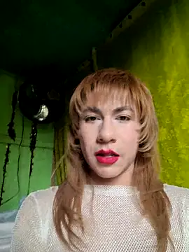 Snapshot of Evehampy chatting on 12-18-25, 08:04 Evehampy online show from 12-18-25, 08:04