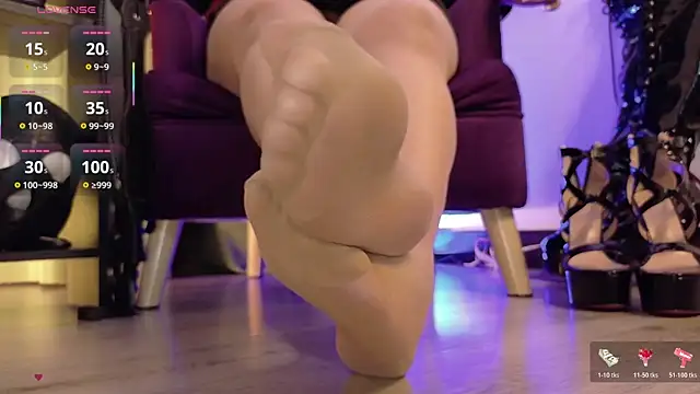 Snapshot of MistressMeg4n chatting on 11-11-25, 09:37 MistressMeg4n online show from 11-11-25, 09:37