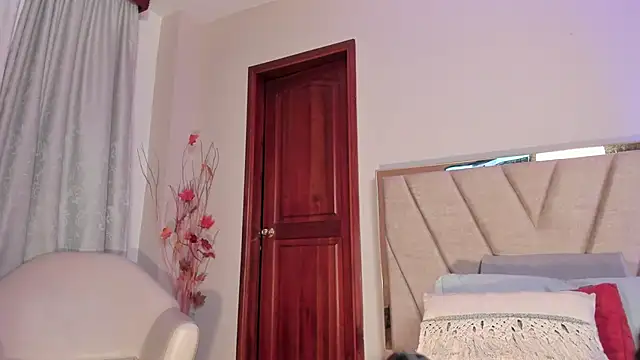 NoraDasilva online show from 10-28-25, 12:36