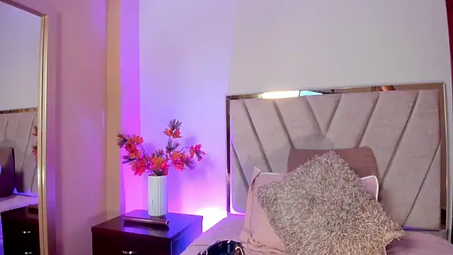 NoraDasilva online show from 12-05-25, 12:30