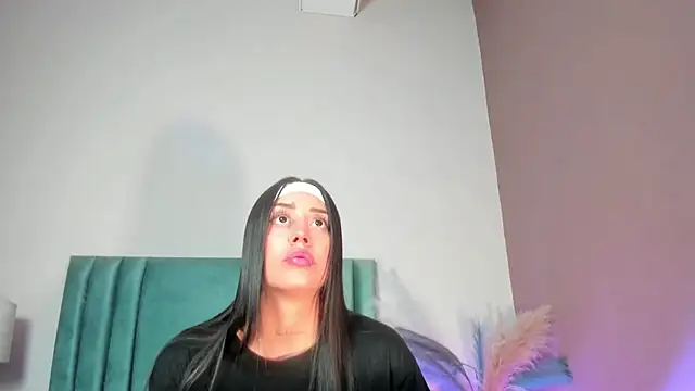 NoraDasilva online show from 02-10-26, 11:09