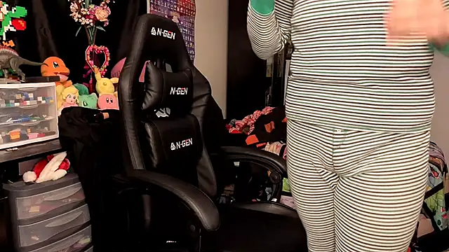 ShinyCherub online show from 10-12-25, 07:57