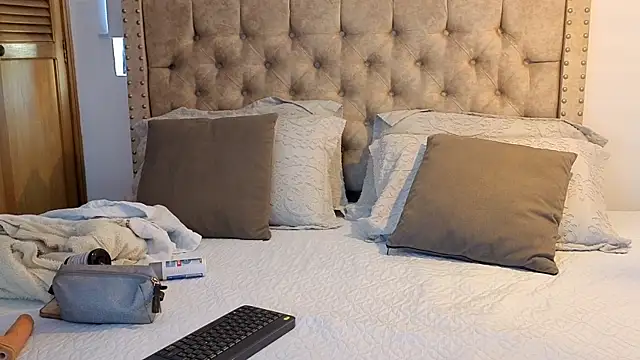 Snapshot of KeryHillson chatting on 01-18-26, 01:59 KeryHillson online show from 01-18-26, 01:59