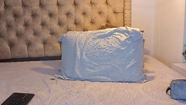 Snapshot of KeryHillson chatting on 02-11-26, 12:32 KeryHillson online show from 02-11-26, 12:32