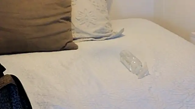 Snapshot of KeryHillson chatting on 02-12-26, 12:11 KeryHillson online show from 02-12-26, 12:11