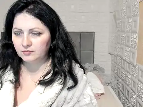 Snapshot of Lillian2 chatting on 02-26-25, 05:42 Lillian2 online show from 02-26-25, 05:42