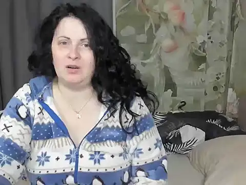 Snapshot of Lillian2 chatting on 05-01-26, 01:43 Lillian2 online show from 05-01-26, 01:43