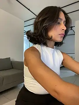 Snapshot of AnaRoxane_ chatting on 02-15-25, 04:58 AnaRoxane online show from 02-15-25, 04:58
