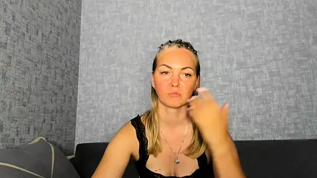 Snapshot of iam_Venus chatting on 07-15-26, 02:33 iam Venus online show from 07-15-26, 02:33