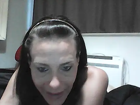 Emyly83 online show from 07-31-26, 12:26