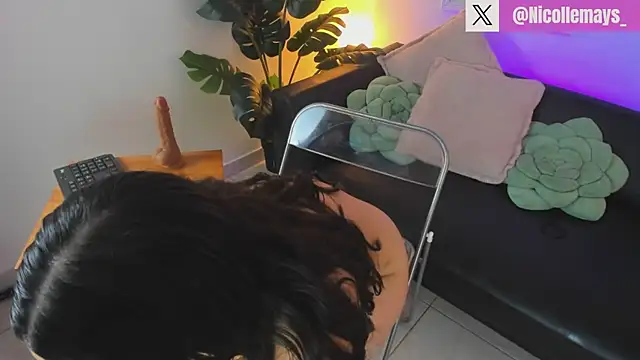 Nicollemays online show from 02-22-25, 06:19