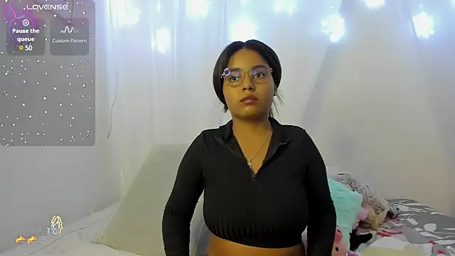 Snapshot of Aleja_DANS chatting on 01-28-25, 02:21 Aleja DANS online show from 01-28-25, 02:21