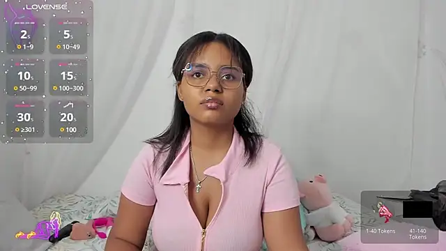Snapshot of Aleja_DANS chatting on 02-02-25, 03:32 Aleja DANS online show from 02-02-25, 03:32