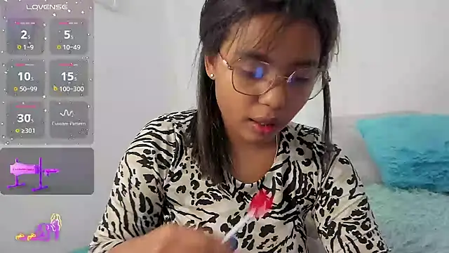 Snapshot of Aleja_DANS chatting on 02-13-25, 04:11 Aleja DANS online show from 02-13-25, 04:11